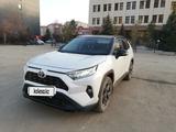 Toyota RAV4 2021 годаүшін16 500 000 тг. в Актобе – фото 5