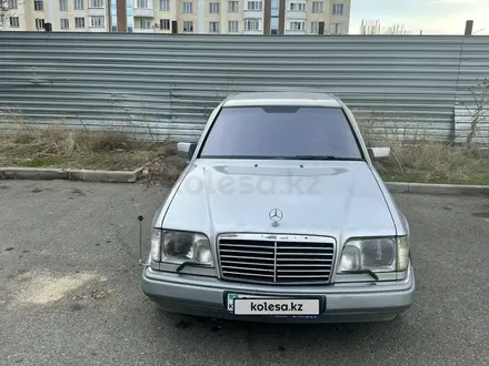 Mercedes-Benz E 320 1993 года за 2 900 000 тг. в Талдыкорган – фото 3