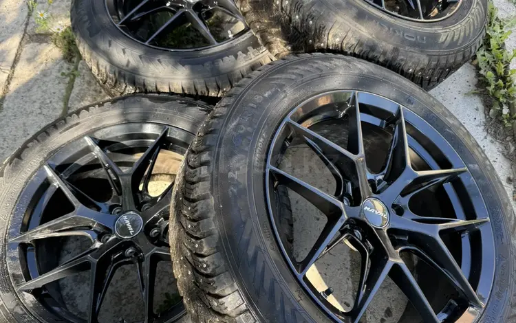Зимнюю резину с дисками в комплекте за 600 000 тг. в Щучинск