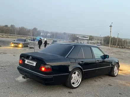 Mercedes-Benz E 500 1991 года за 5 500 000 тг. в Шымкент – фото 12