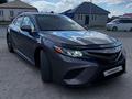 Toyota Camry 2018 года за 6 300 000 тг. в Атырау – фото 2