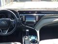 Toyota Camry 2018 года за 6 300 000 тг. в Атырау – фото 8