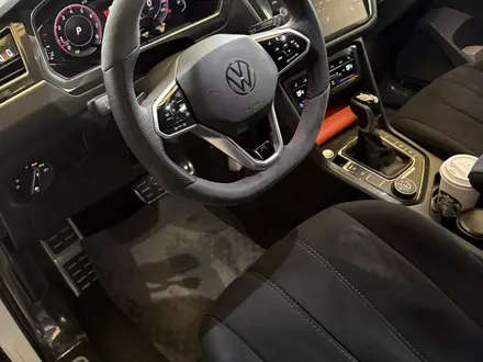 Volkswagen Tiguan 2021 года за 21 500 000 тг. в Алматы – фото 13