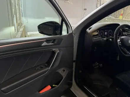 Volkswagen Tiguan 2021 года за 21 500 000 тг. в Алматы – фото 16