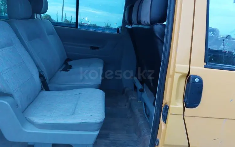 Volkswagen Transporter 1993 годаfor2 970 000 тг. в Астана