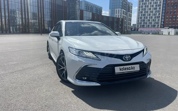 Toyota Camry 2021 года за 16 000 000 тг. в Астана