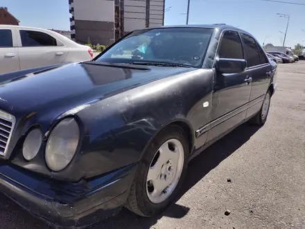 Mercedes-Benz E 230 1996 года за 2 000 000 тг. в Кокшетау – фото 2