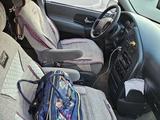 Nissan Quest 2000 года за 1 300 000 тг. в Атырау – фото 2