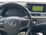Lexus ES 250 2021 годаүшін23 500 000 тг. в Актау – фото 3