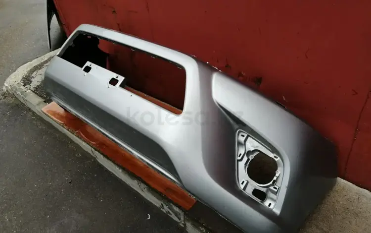 Передний бампер на Toyota Hilux за 18 000 тг. в Алматы