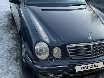 Mercedes-Benz E 240 2000 года за 2 650 000 тг. в Астана