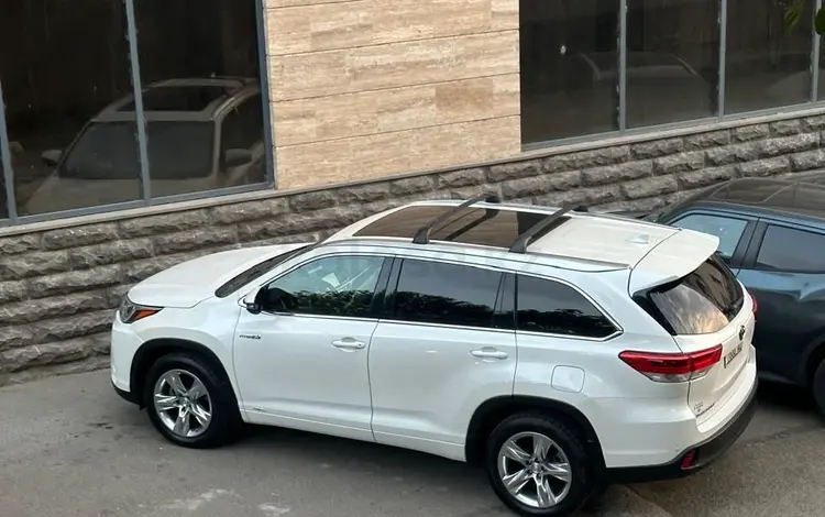 Toyota Highlander 2016 года за 17 800 000 тг. в Астана