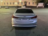 Hyundai Elantra 2018 года за 7 300 000 тг. в Павлодар – фото 2