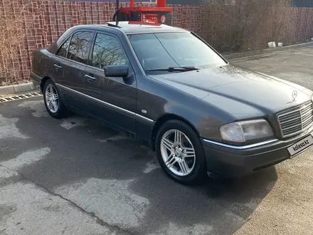 Mercedes-Benz C 280 1995 года за 1 700 000 тг. в Алматы