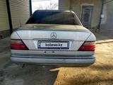Mercedes-Benz E 220 1995 года за 1 800 000 тг. в Абай (Келесский р-н) – фото 5