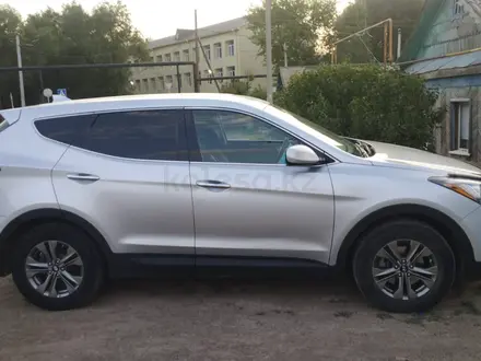 Hyundai Santa Fe 2015 года за 7 500 000 тг. в Уральск – фото 4