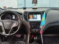 Hyundai Santa Fe 2015 года за 7 500 000 тг. в Уральск – фото 10