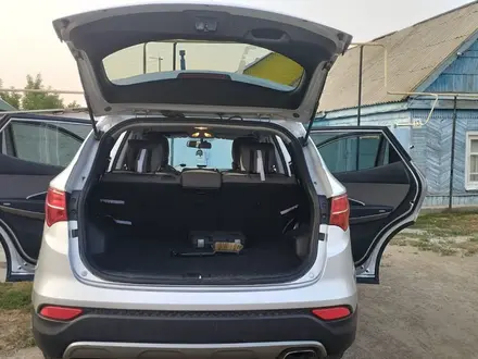 Hyundai Santa Fe 2015 года за 7 500 000 тг. в Уральск – фото 13