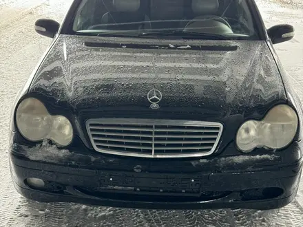 Mercedes-Benz C 200 2004 года за 4 000 000 тг. в Астана