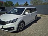 Kia Carnival 2017 года за 16 000 000 тг. в Актобе – фото 2