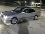 Mercedes-Benz E 200 2001 годаүшін2 700 000 тг. в Жанаозен – фото 4