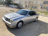 Mercedes-Benz E 200 2001 годаүшін2 700 000 тг. в Жанаозен – фото 2