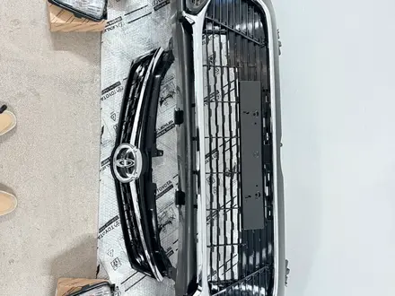 Бампер передний на Toyota за 20 000 тг. в Алматы