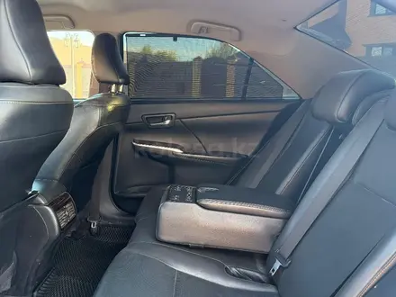 Toyota Camry 2015 года за 12 000 000 тг. в Актобе – фото 8