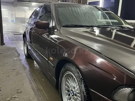 BMW 528 1997 года за 3 100 000 тг. в Астана – фото 4