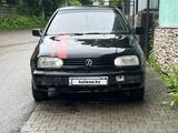 Volkswagen Golf 1995 года за 800 000 тг. в Алматы