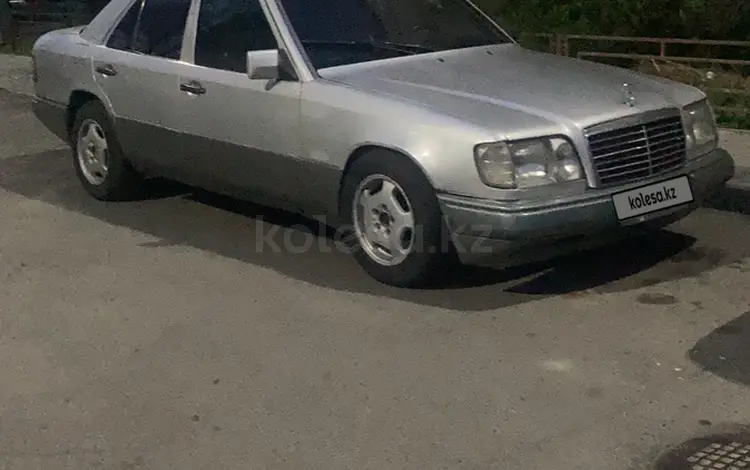 Mercedes-Benz E 220 1993 года за 1 600 000 тг. в Талдыкорган