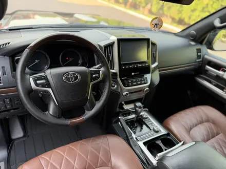 Toyota Land Cruiser 2018 года за 37 000 000 тг. в Алматы – фото 16