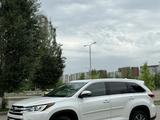 Toyota Highlander 2019 года за 16 500 000 тг. в Алматы – фото 3