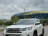 Toyota Highlander 2019 года за 16 500 000 тг. в Алматы – фото 2