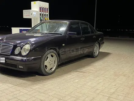 Mercedes-Benz E 430 1997 года за 4 500 000 тг. в Актобе – фото 4