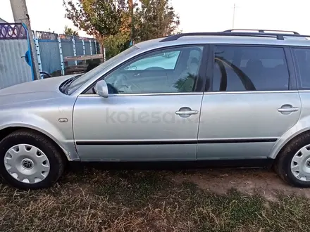 Volkswagen Passat 2002 года за 2 700 000 тг. в Уральск – фото 2