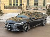 Toyota Camry 2023 года за 18 700 000 тг. в Астана