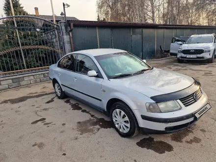 Volkswagen Passat 1997 года за 1 300 000 тг. в Алматы – фото 2
