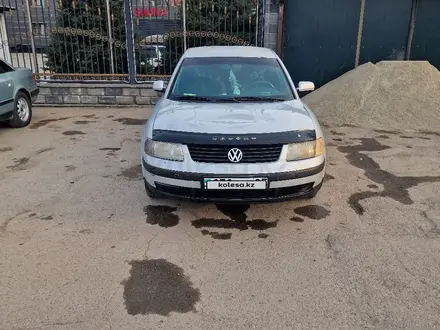 Volkswagen Passat 1997 года за 1 300 000 тг. в Алматы – фото 4