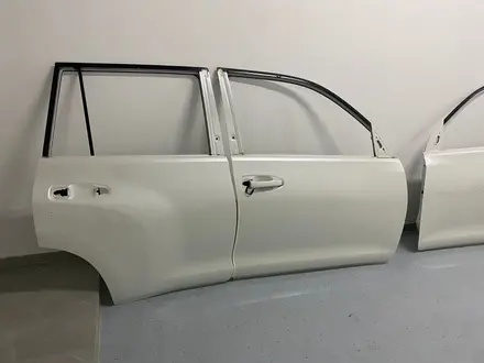 Дверь задняя оригинал для Toyota Land Cruiser Prado 150 белый жемчуг за 270 000 тг. в Астана