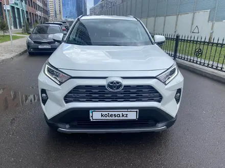 Toyota RAV4 2021 года за 17 500 000 тг. в Астана