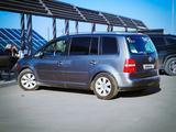 Volkswagen Touran 2003 года за 3 500 000 тг. в Караганда – фото 2