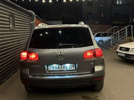 Volkswagen Touareg 2005 года за 4 650 000 тг. в Караганда – фото 3