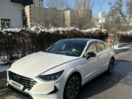 Hyundai Sonata 2022 года за 14 850 000 тг. в Алматы – фото 2