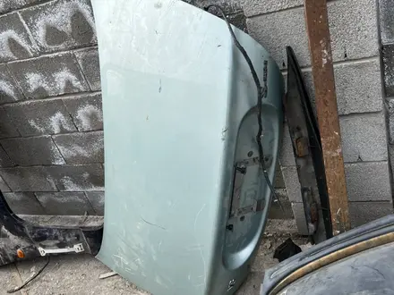 Крышка багажника на S-type за 25 000 тг. в Алматы