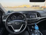 Toyota Highlander 2014 года за 10 800 000 тг. в Актау – фото 2