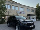 Toyota Highlander 2014 года за 10 400 000 тг. в Актау