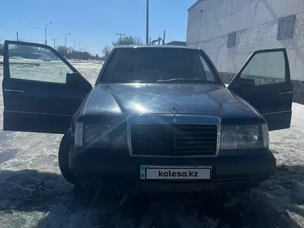 Mercedes-Benz E 260 1990 года за 2 200 000 тг. в Павлодар – фото 4