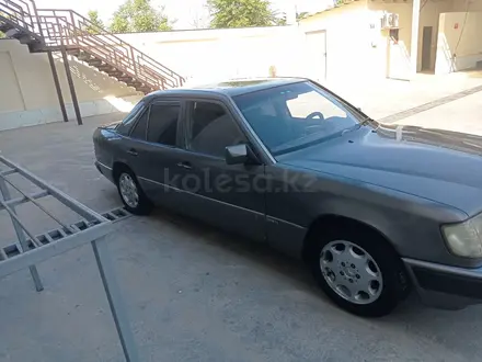 Mercedes-Benz E 230 1991 года за 1 300 000 тг. в Жетысай – фото 2