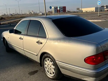 Mercedes-Benz E 240 1999 года за 3 500 000 тг. в Атырау – фото 3